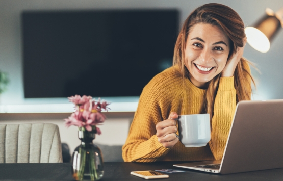 Lady with computer and mug